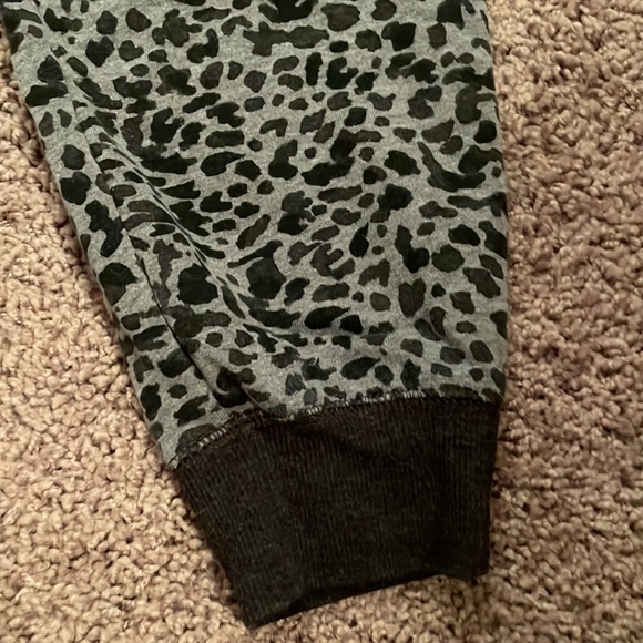 Old Navy joggers - Picture 4 of 5